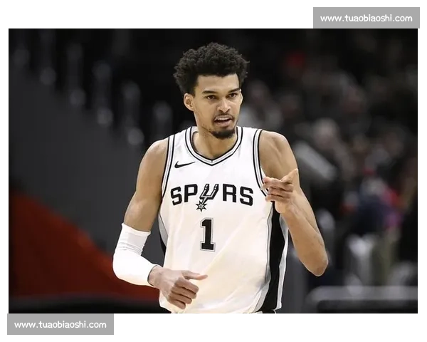 马刺灰熊强强对话西部焦点之战攻防博弈悬念拉满季后赛席位争夺夜